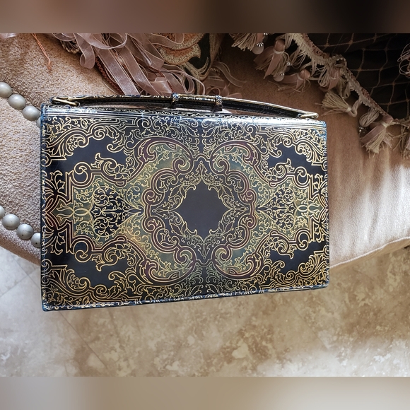 Elegant Black and Gold Clutch - Picture 14 of 15